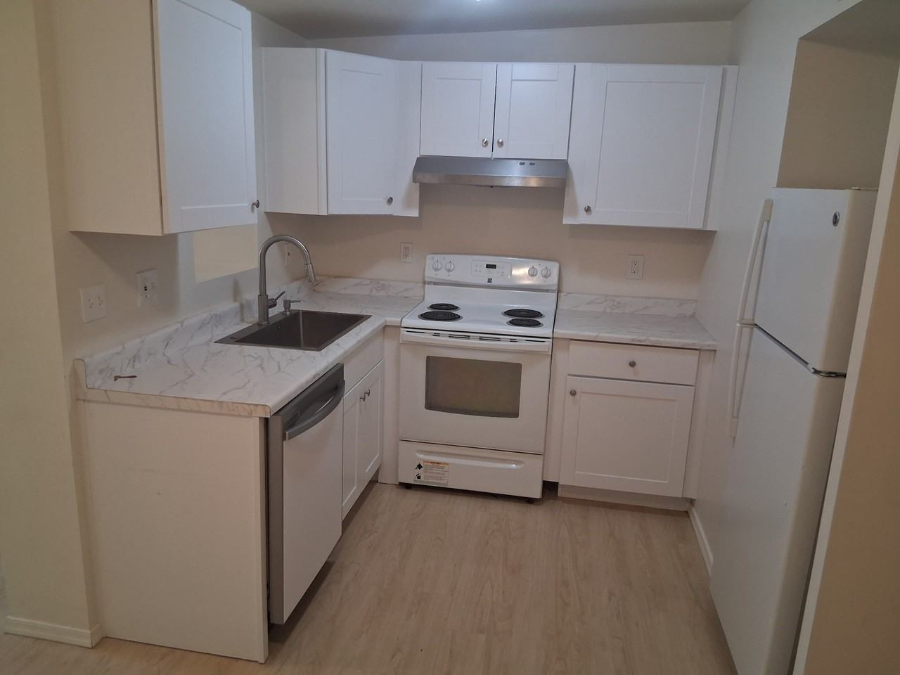 4929 S Cherry Ave - Photo 2 of 13