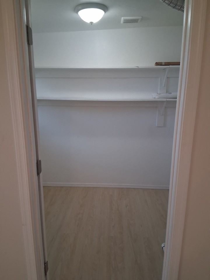 4929 S Cherry Ave - Photo 3 of 13
