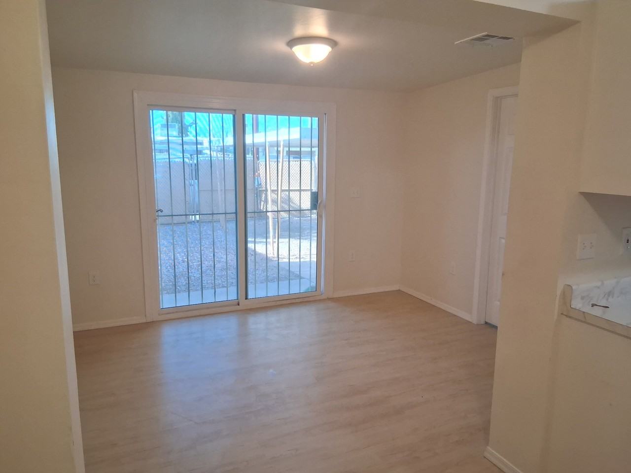 4929 S Cherry Ave - Photo 5 of 13