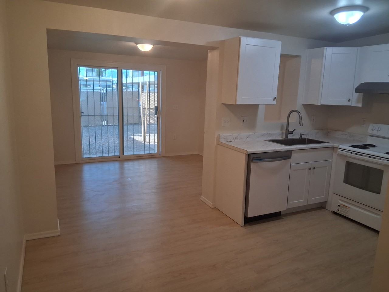 4929 S Cherry Ave - Photo 6 of 13