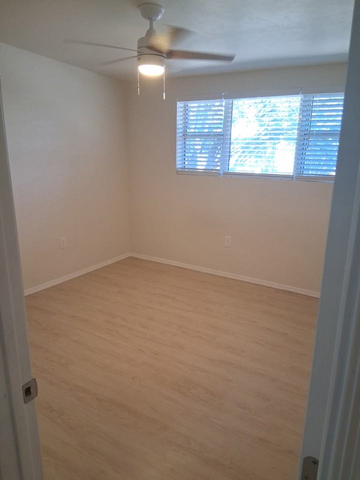 4929 S Cherry Ave - Photo 7 of 13
