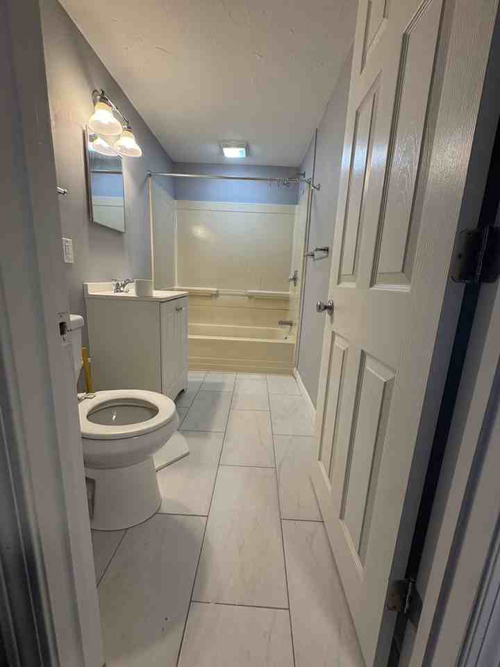 83 E Main St #1R - Photo 3 of 8