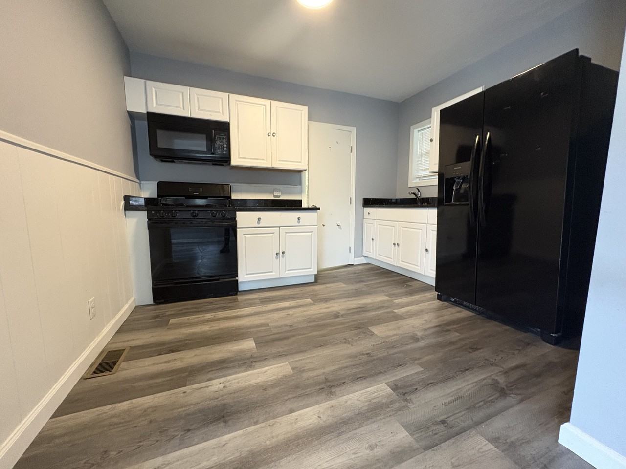 83 E Main St #1R - Photo 4 of 8