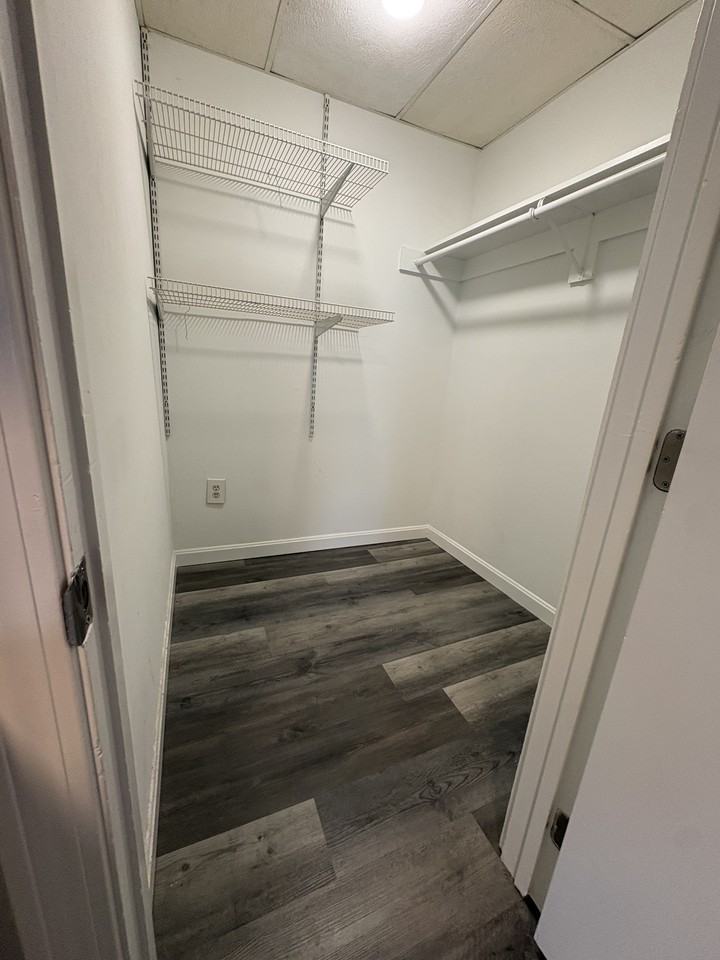 83 E Main St #1R - Photo 5 of 8