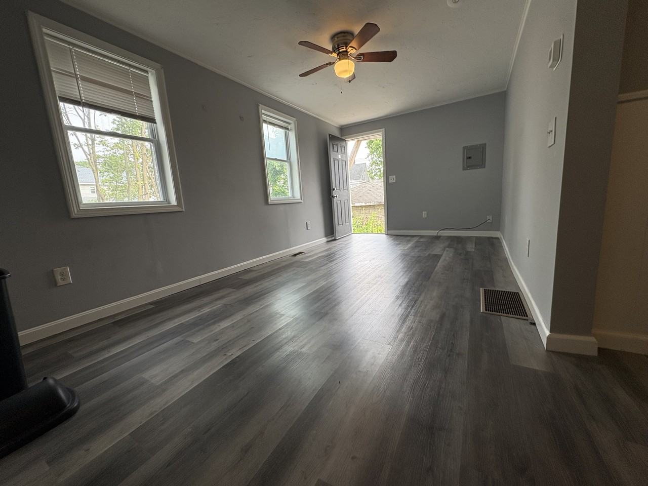 83 E Main St #1R - Photo 7 of 8