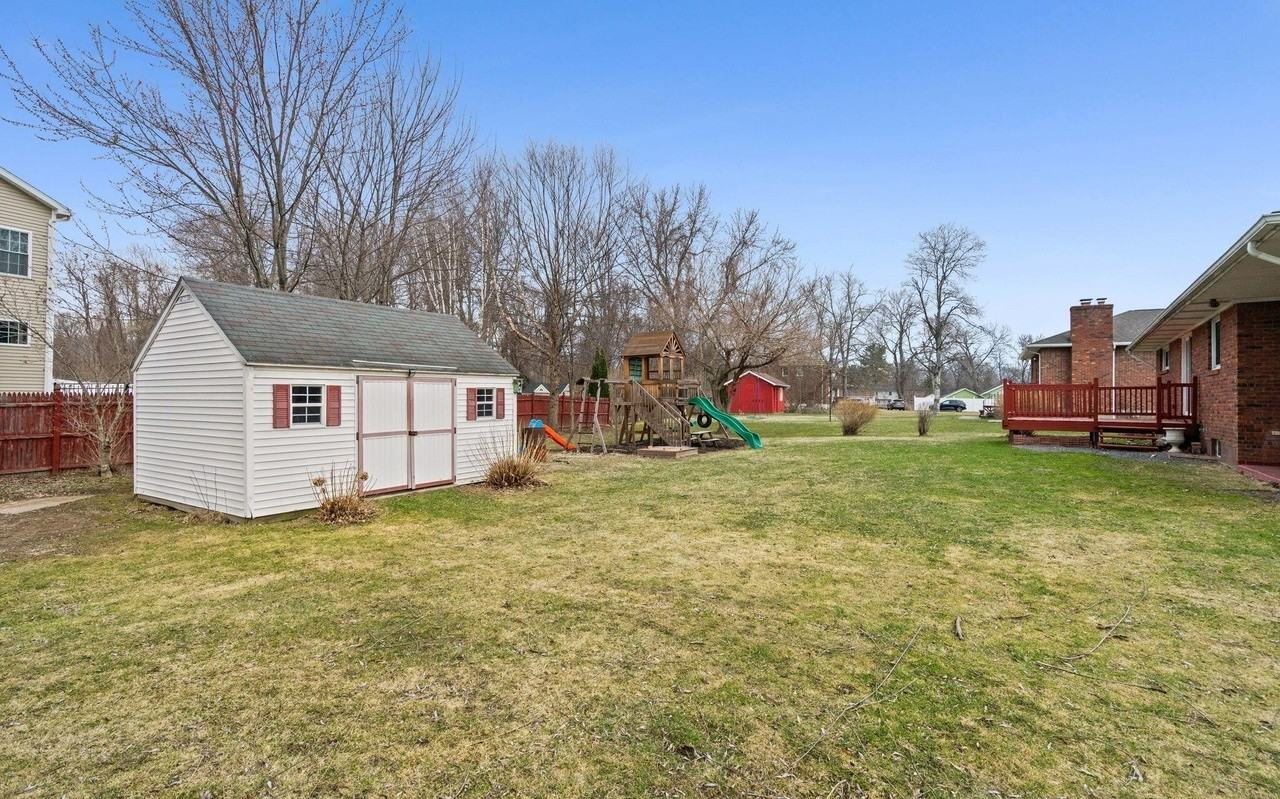442 Russell Rd - Photo 3 of 26
