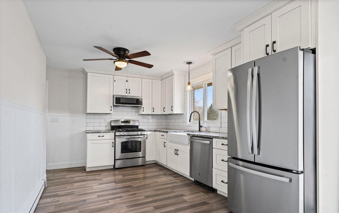 442 Russell Rd - Photo 4 of 26