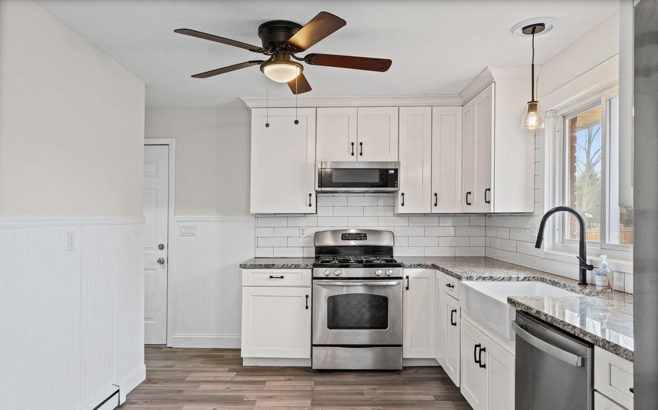 442 Russell Rd - Photo 6 of 26