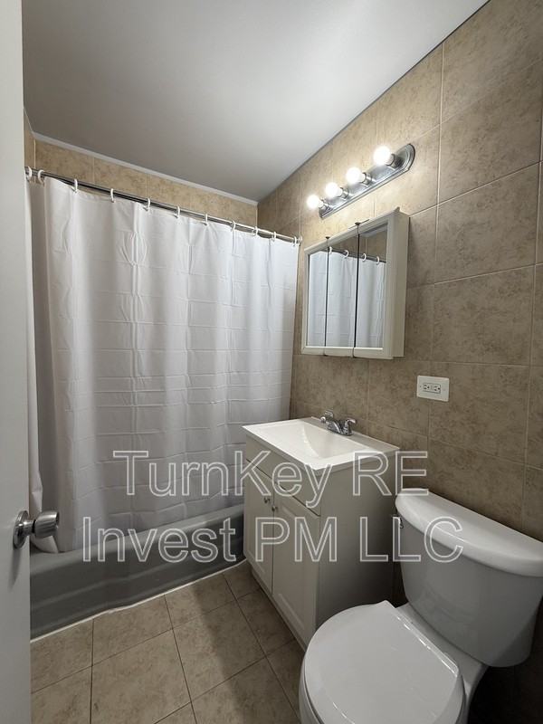 5900 Butterfield Rd #9 - Photo 4 of 6
