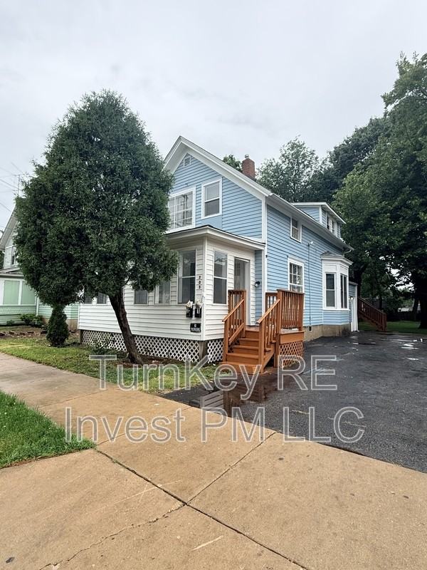 705 North Ave #UPPER