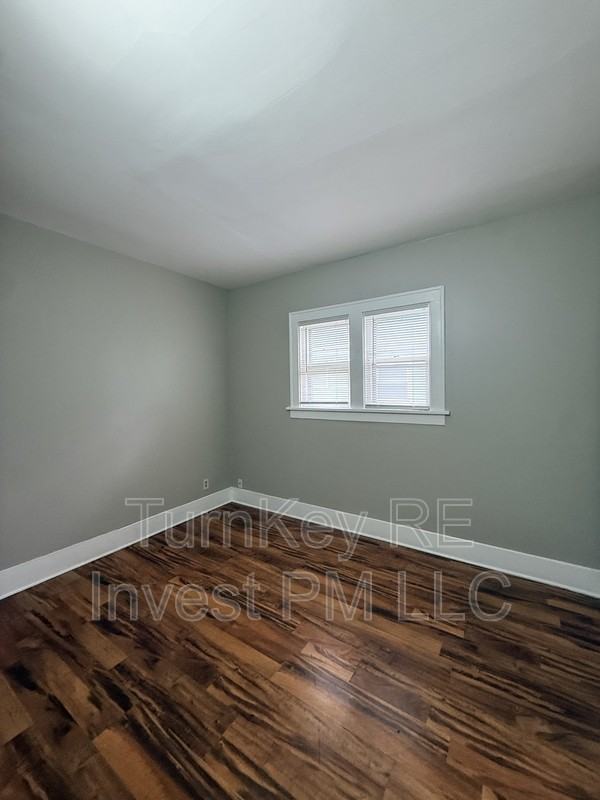 705 North Ave - Photo 4 of 10