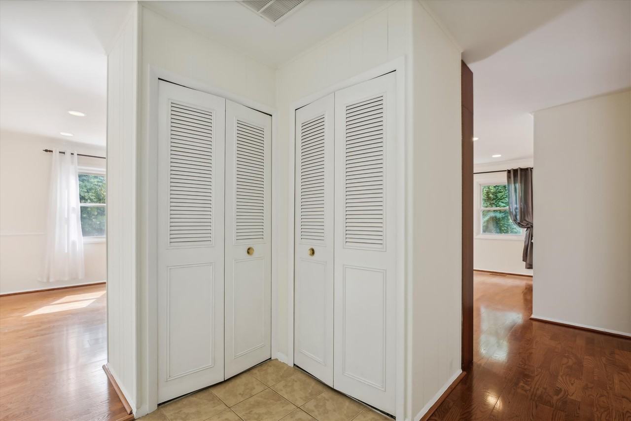 4607 Marshall Hall Ln - Photo 3 of 40