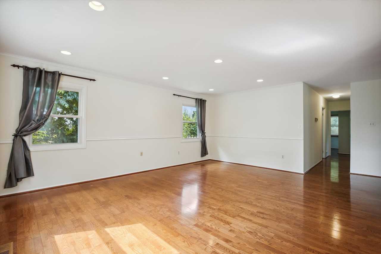 4607 Marshall Hall Ln - Photo 6 of 40