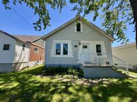 featured image of 1296 Laurendeau Ave