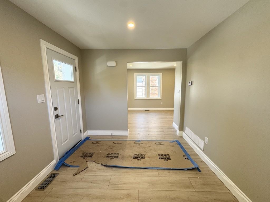 1296 Laurendeau Ave - Photo 3 of 50
