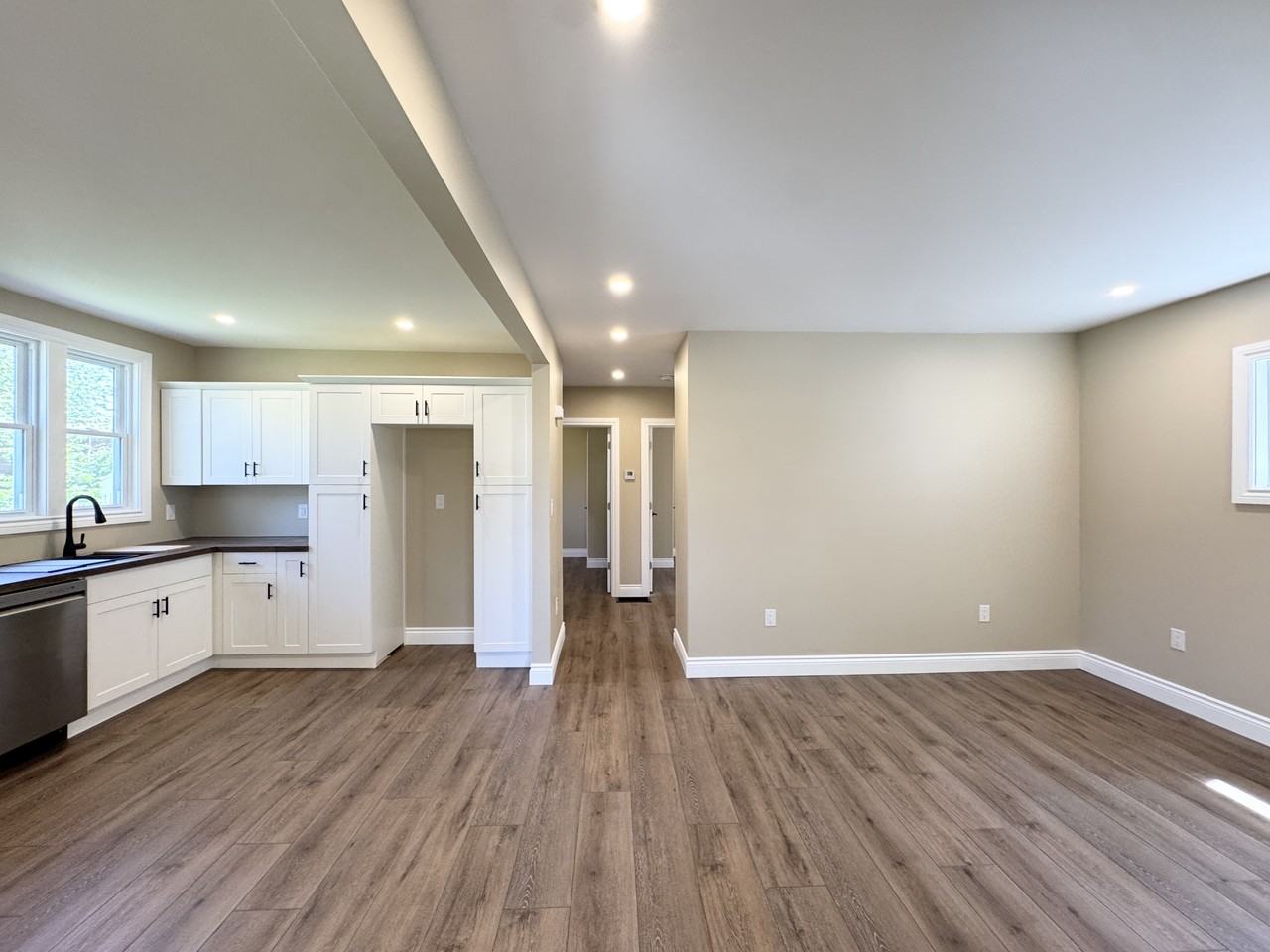 1290 Laurendeau Ave - Photo 5 of 38