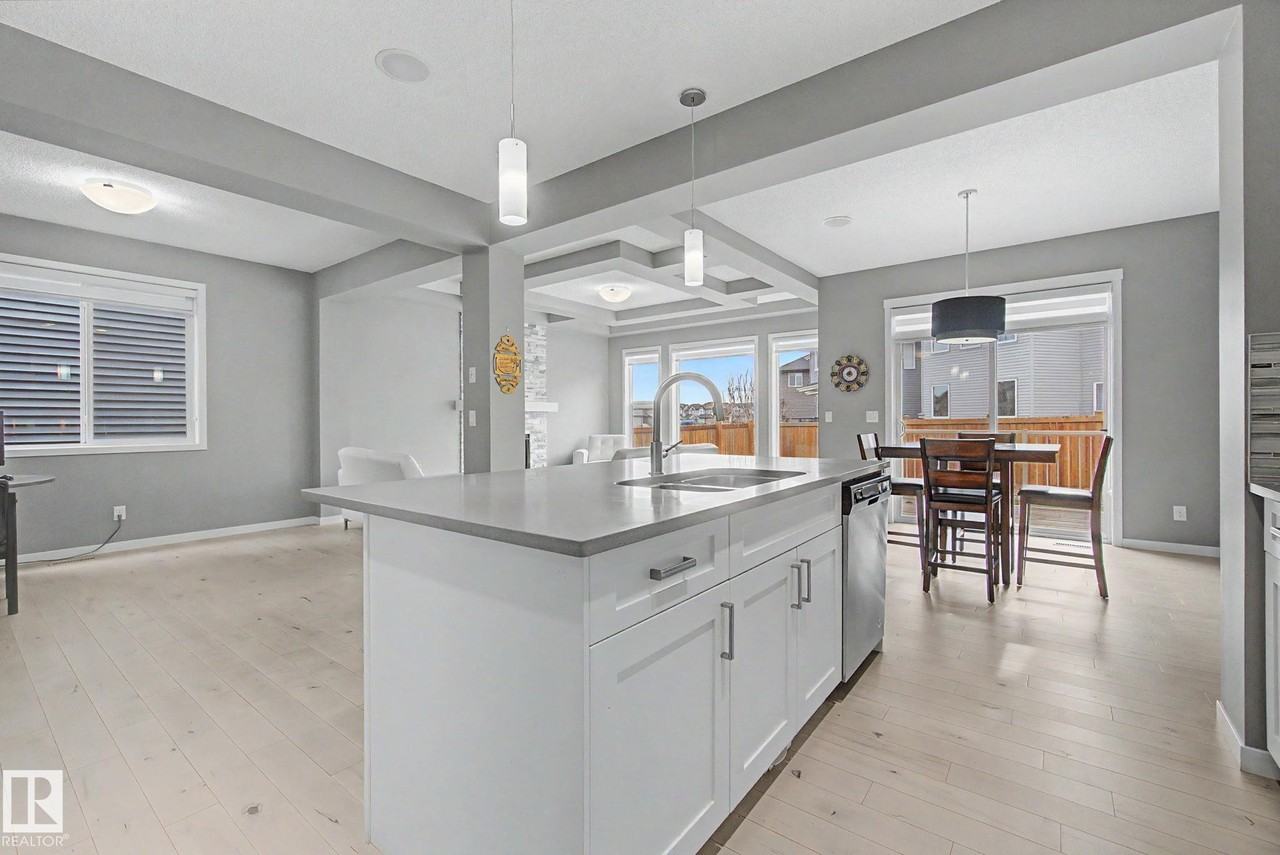 2233 56 St Sw - Photo 5 of 21