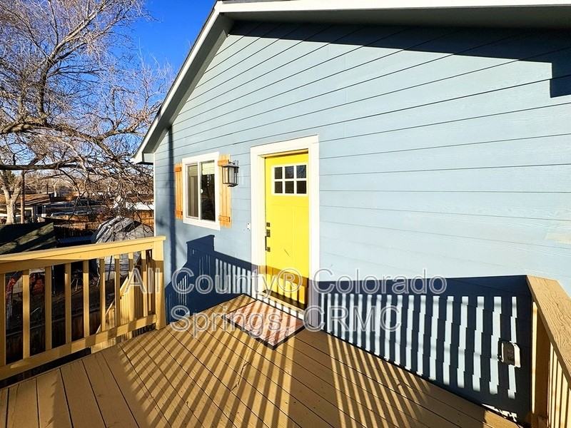 824 S Logan Ave - Photo 3 of 15