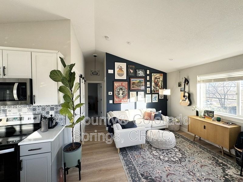 824 S Logan Ave - Photo 7 of 15