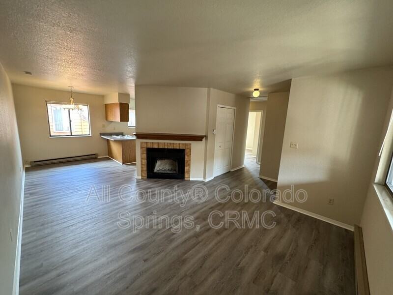2230 N Weber St #E - Photo 4 of 21