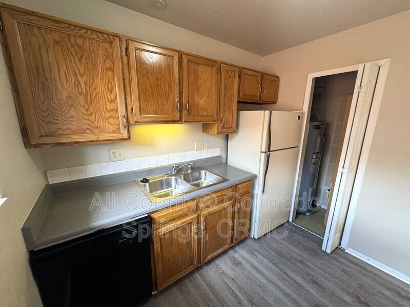 2230 N Weber St #E - Photo 6 of 21
