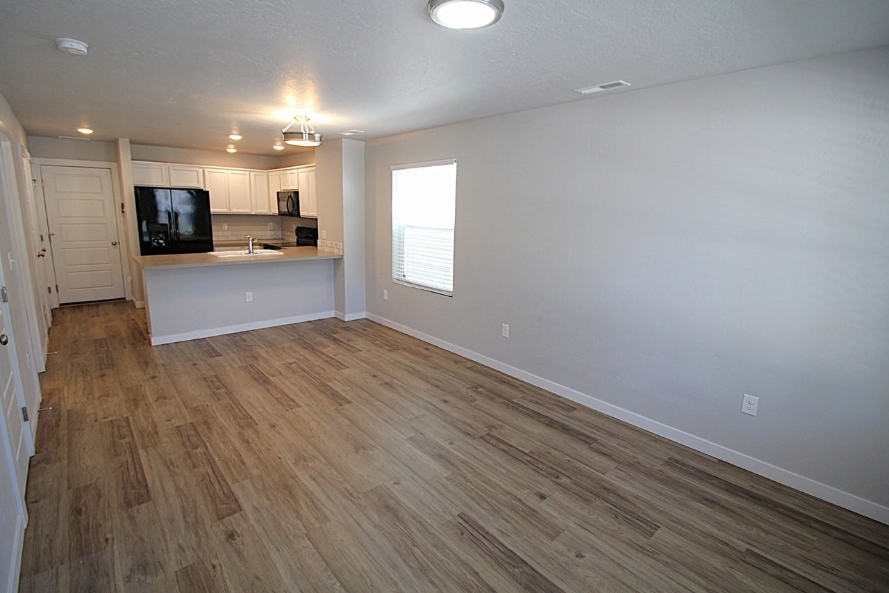 960 S Nautilus Ave - Photo 2 of 19