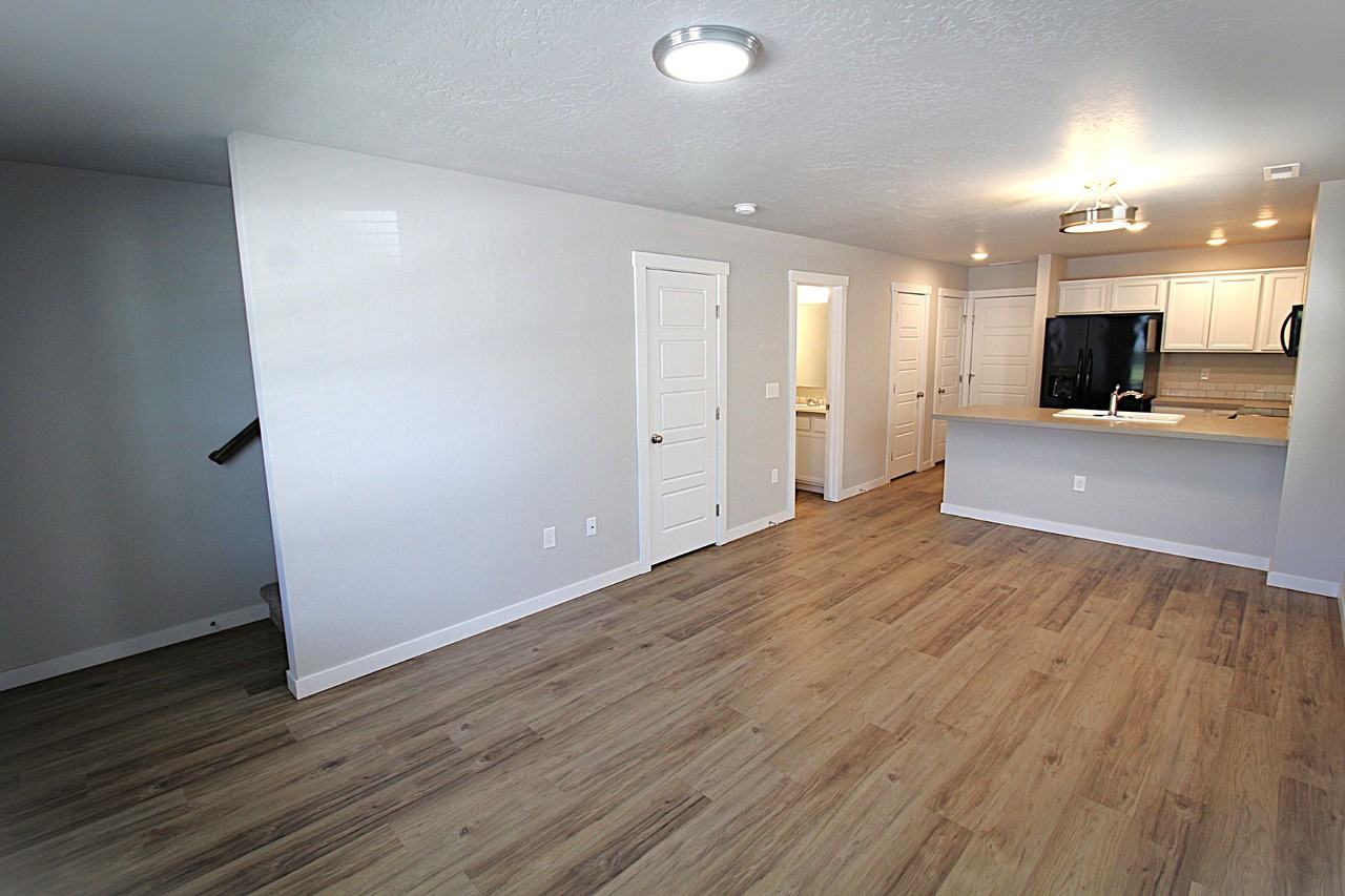 960 S Nautilus Ave - Photo 4 of 19