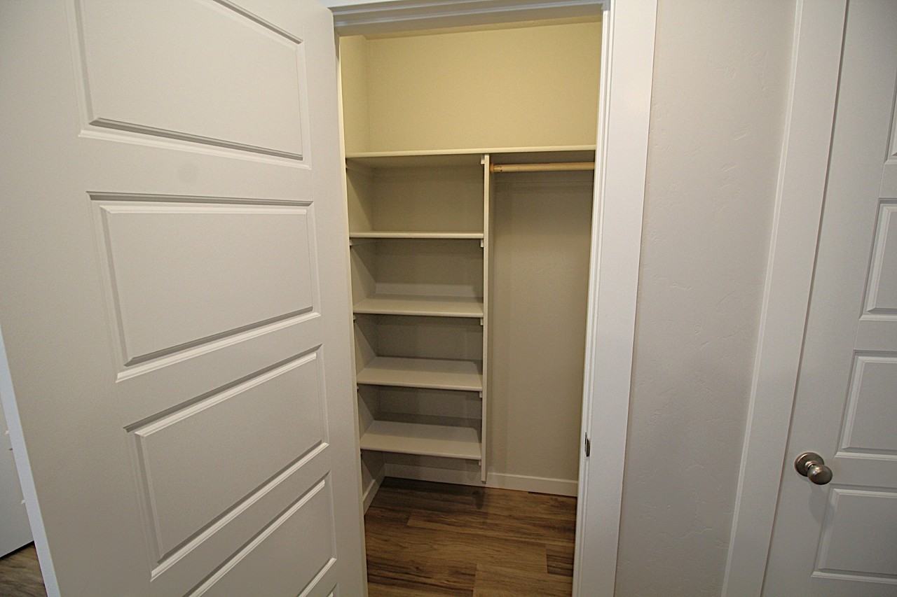960 S Nautilus Ave - Photo 6 of 19