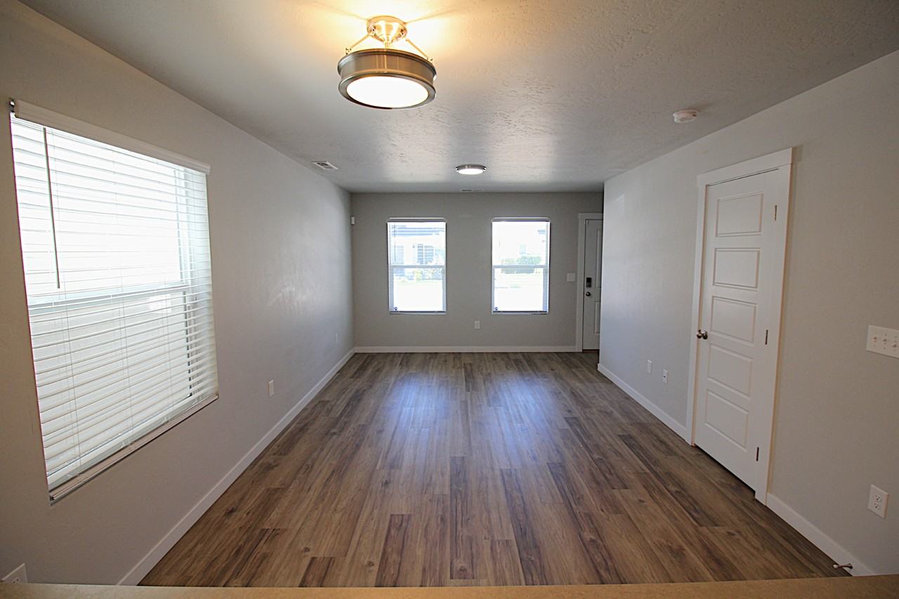 960 S Nautilus Ave - Photo 7 of 19