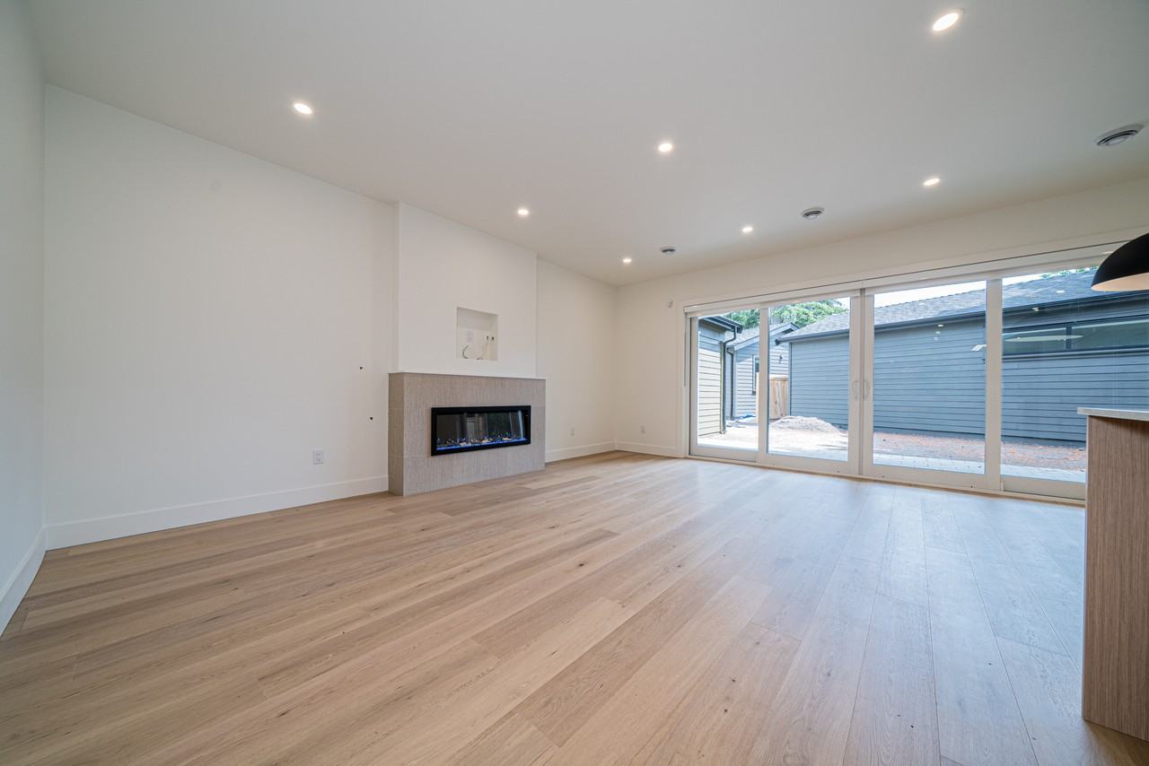 5177 Whitworth Cres N - Photo 7 of 25