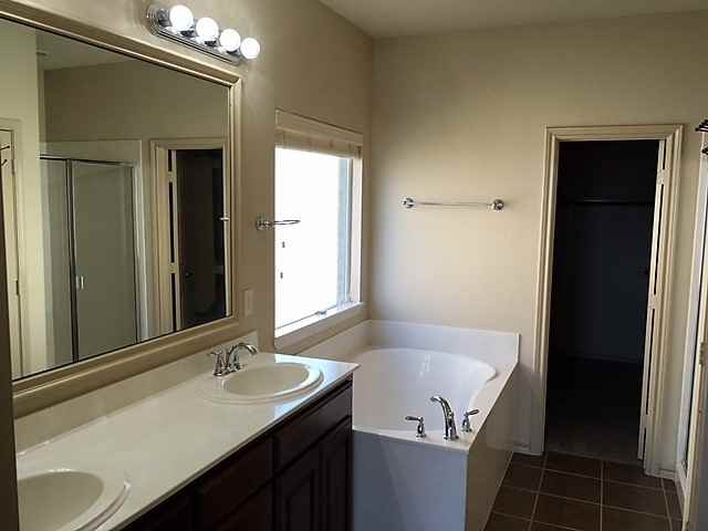 1401 Elkford Ln - Photo 7 of 9