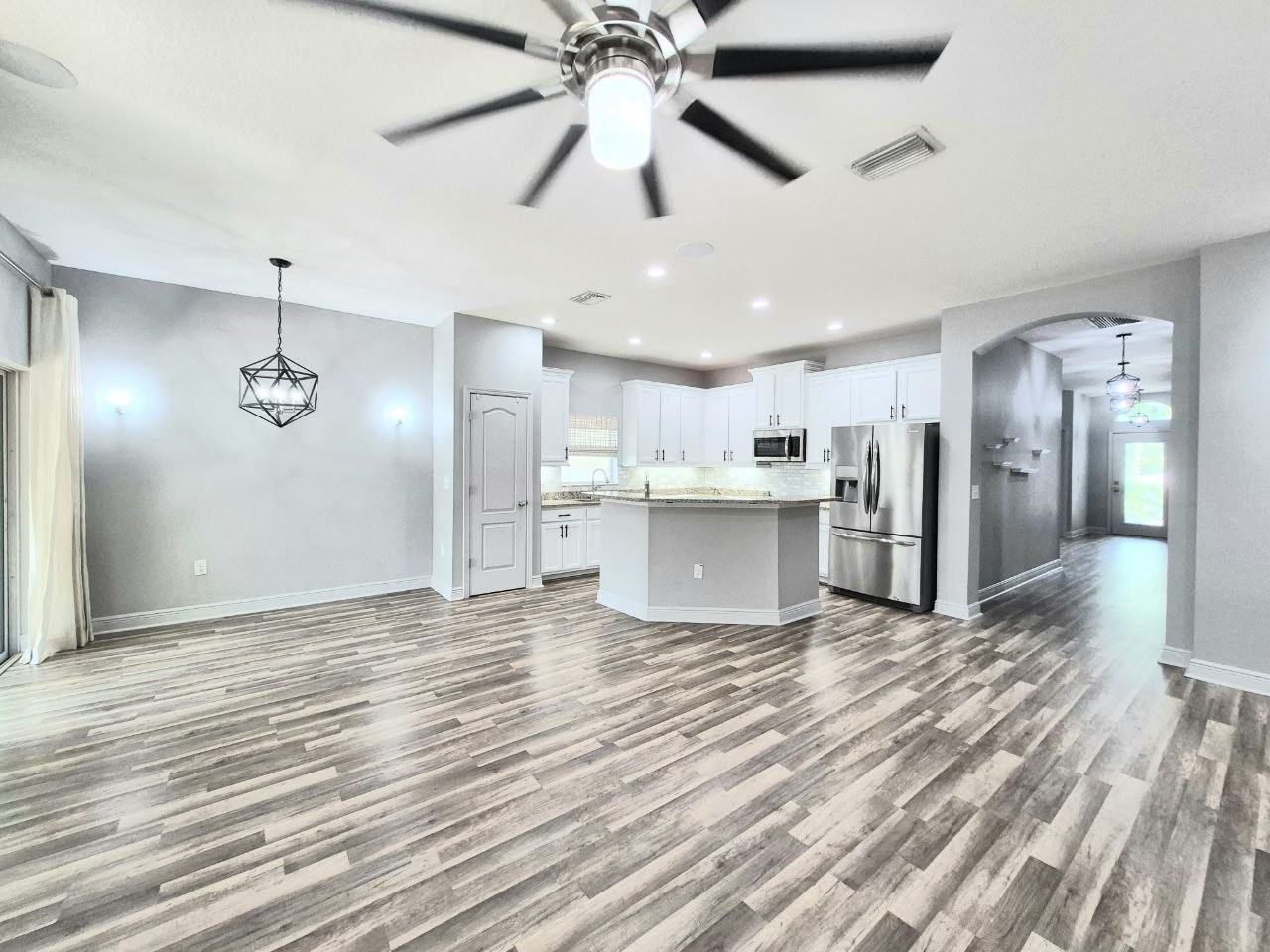 6913 S Wall St - Photo 4 of 45