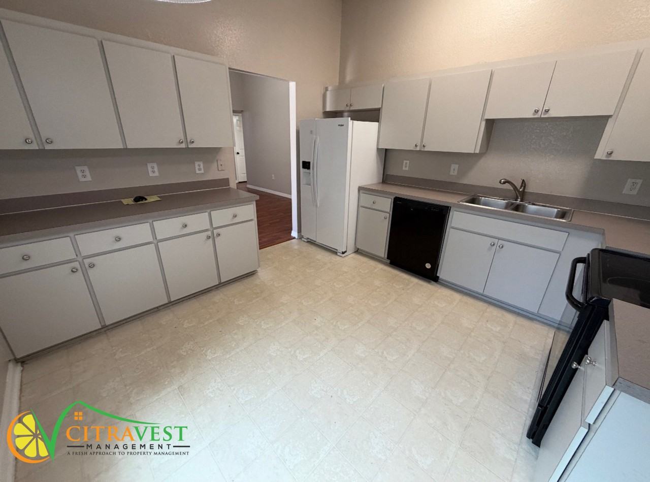 144 Kings Pond Ave - Photo 4 of 11