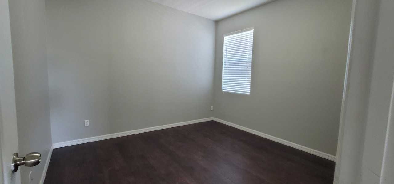 1800 Rufus King Dr - Photo 4 of 20