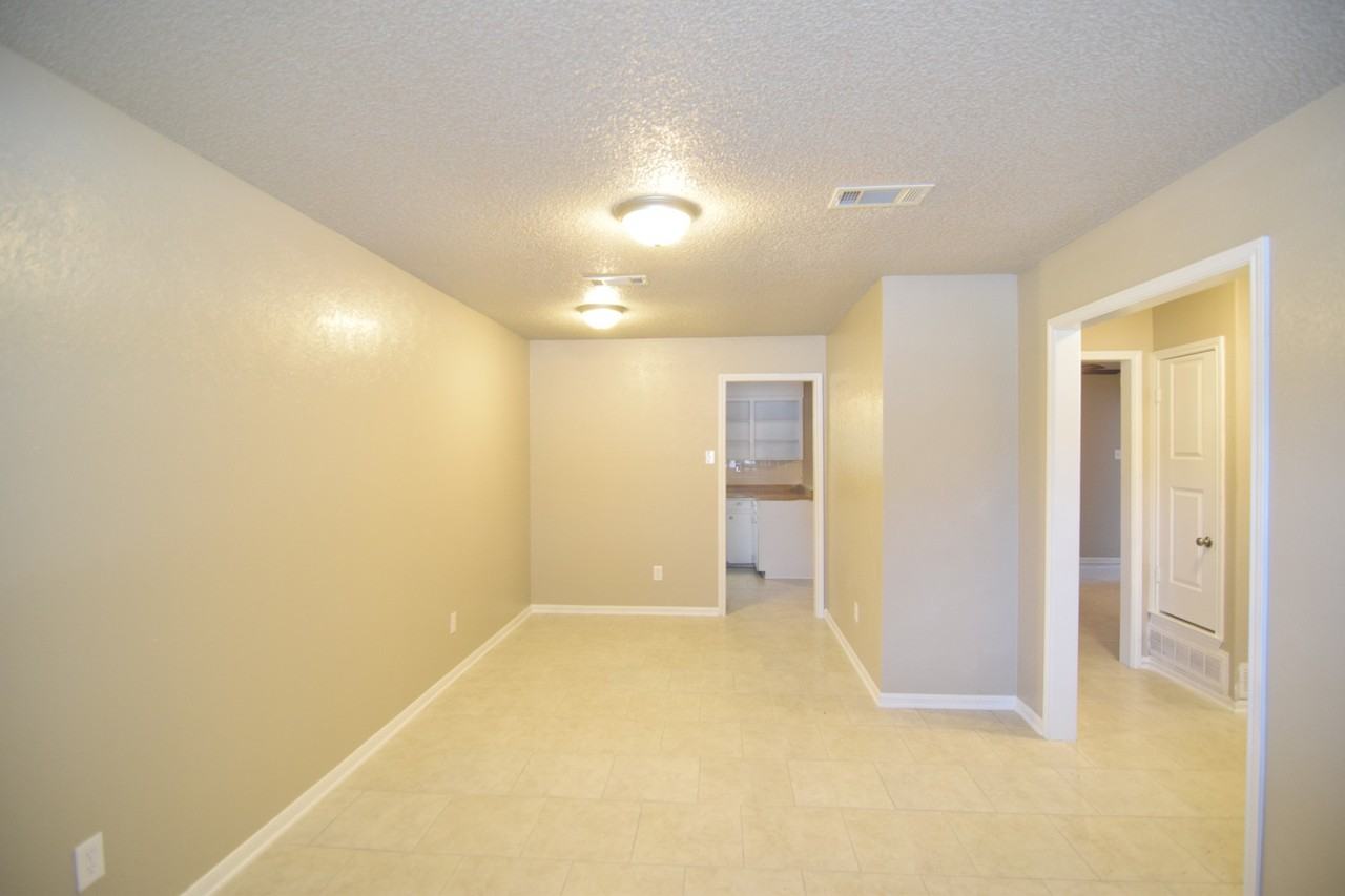 1414 Janet Ln - Photo 4 of 12