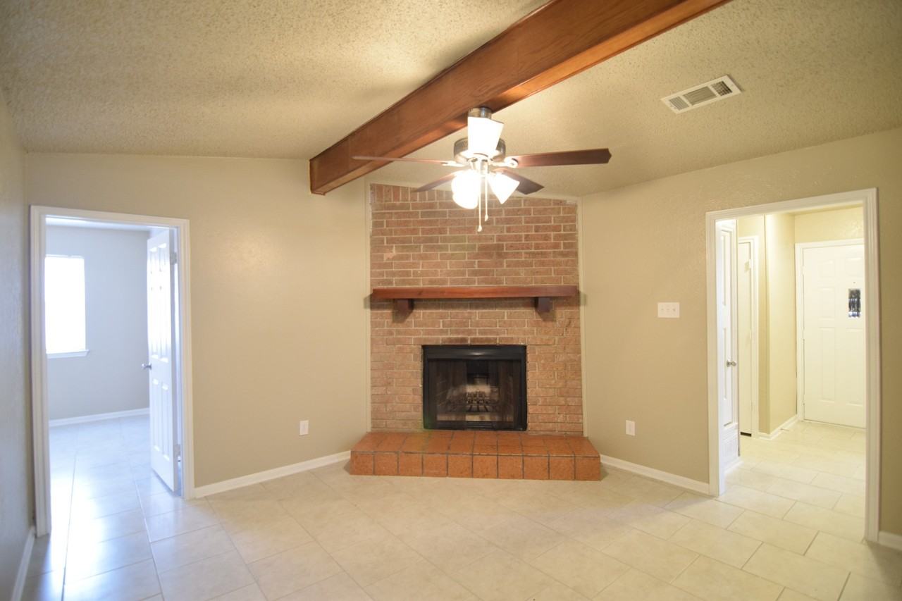 1414 Janet Ln - Photo 5 of 12