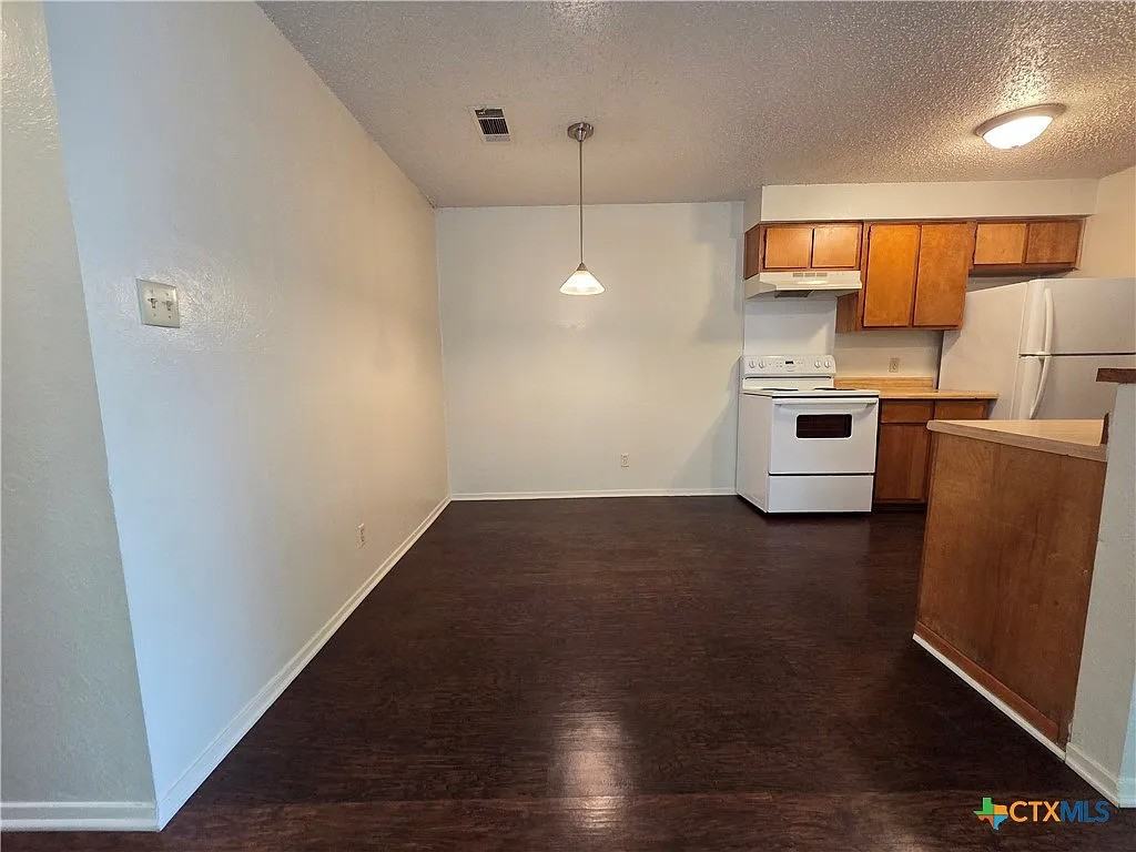 2024 S 15Th St - Photo 3 of 12
