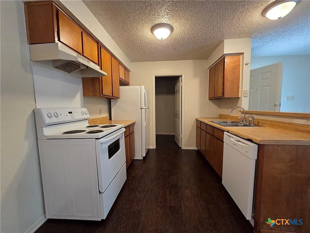 2024 S 15Th St - Photo 4 of 12