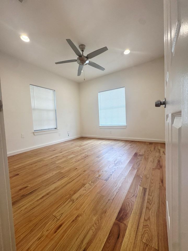406 Lansing St - Photo 5 of 10
