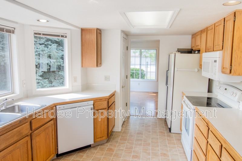 9952 W Pattie Dr - Photo 2 of 22