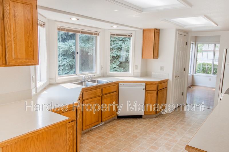 9952 W Pattie Dr - Photo 5 of 22