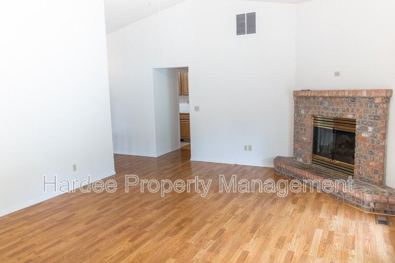 9952 W Pattie Dr - Photo 7 of 22
