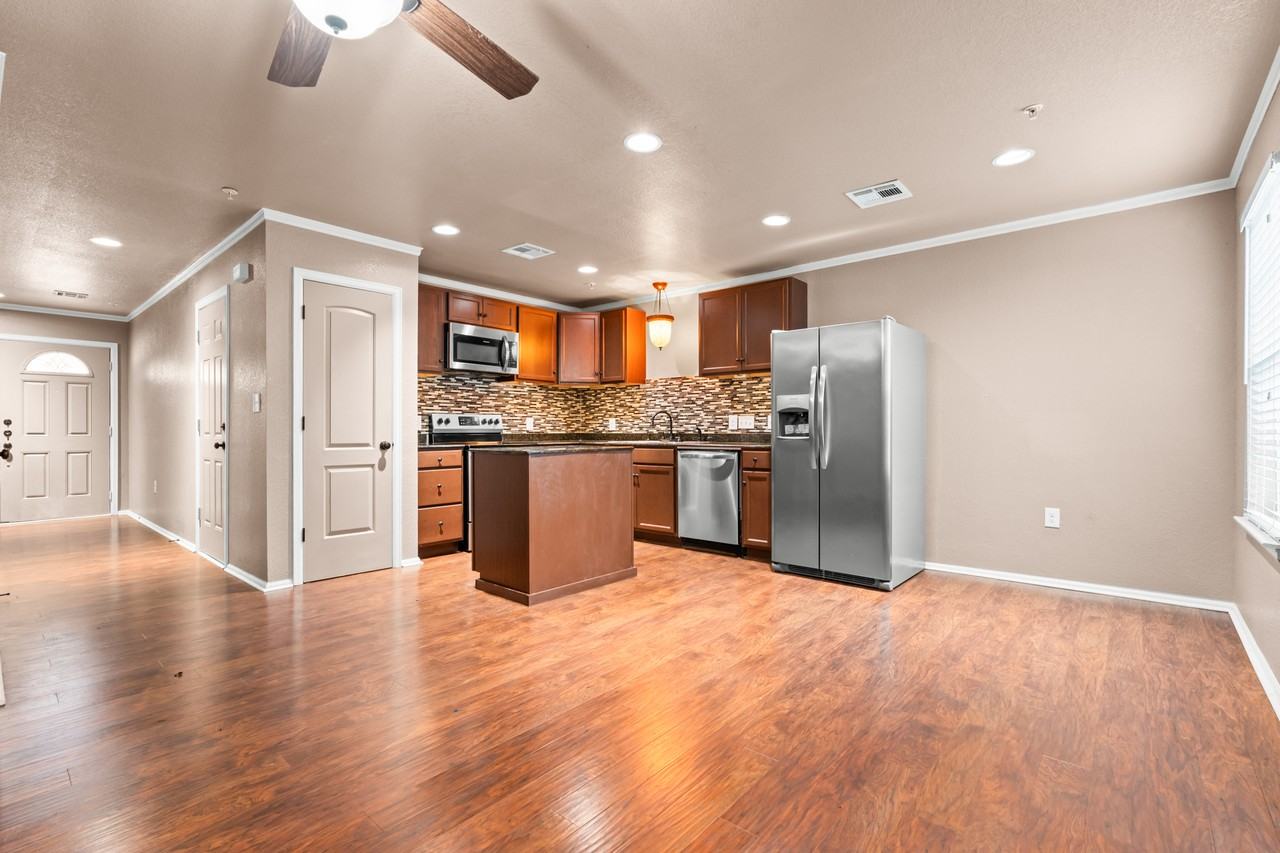 10001 Panther Way #206 - Photo 4 of 23