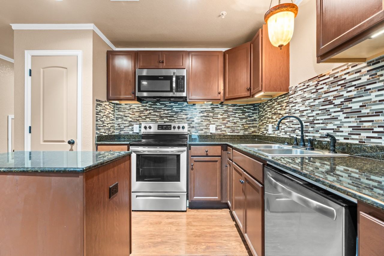 10001 Panther Way #206 - Photo 5 of 23