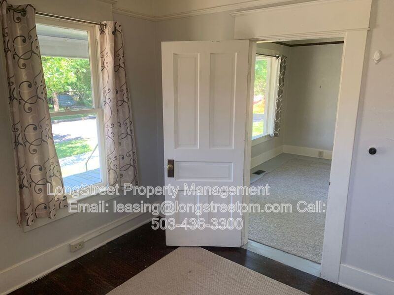 823 Sw 10th St - Photo 4 of 15