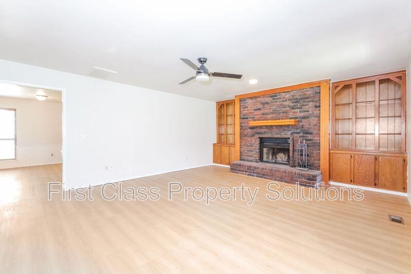 713 Sage Brush Rd - Photo 3 of 17