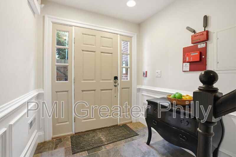 243 Montrose St #103 - Photo 3 of 30