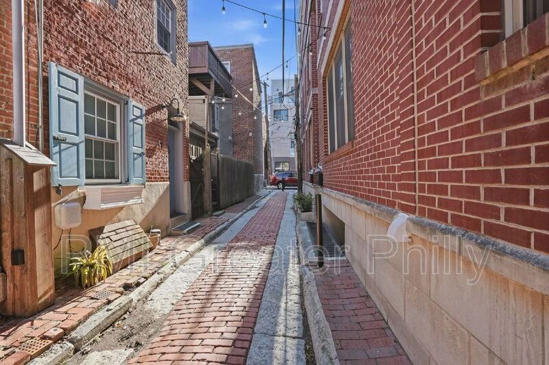 243 Montrose St #103 - Photo 4 of 30