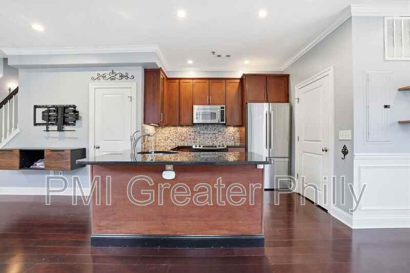 243 Montrose St #103 - Photo 7 of 30