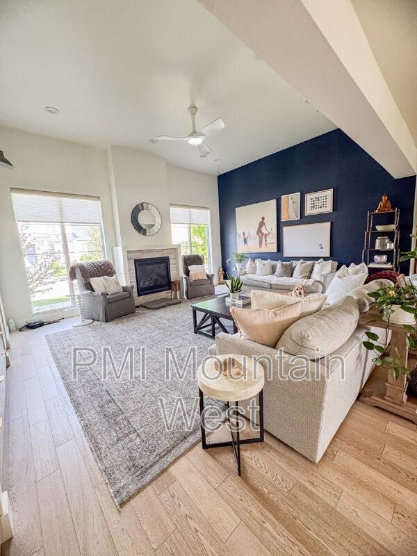 703 N.E. - Photo 2 of 6